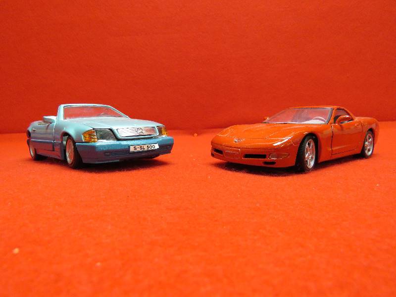 lot 59 image: Collectible Maisto cars