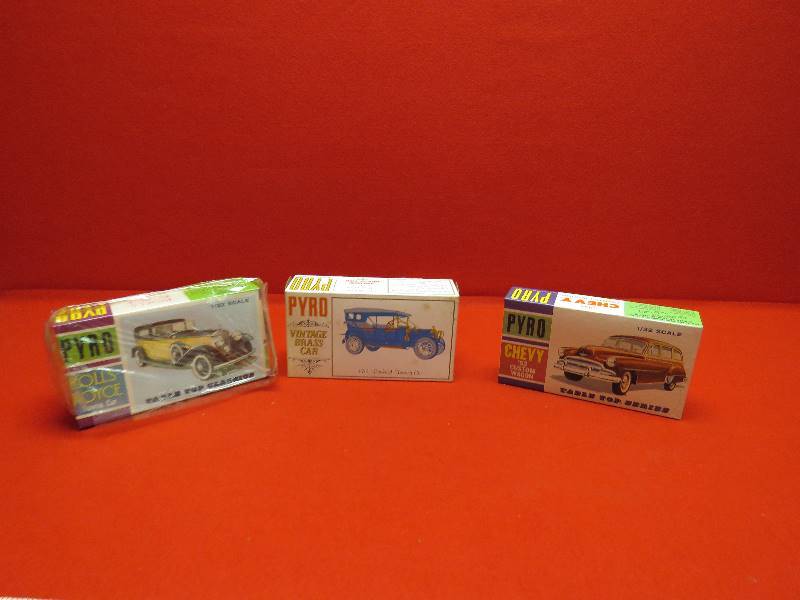 lot 62 image: Vintage Model Kits
