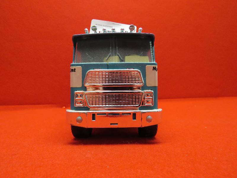 lot 67 image: Vintage Garbage Truck