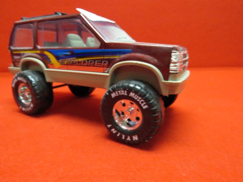 lot 68 image: Collectible Nylint Truck