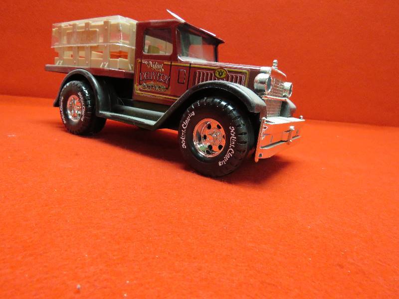 lot 69 image: Collectible Delivery Truck