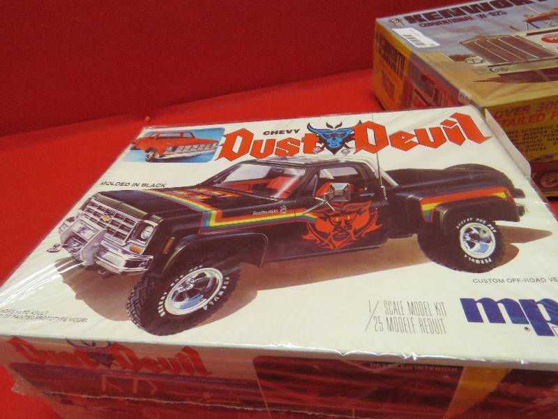 lot 71 image: Vintage Model Kit