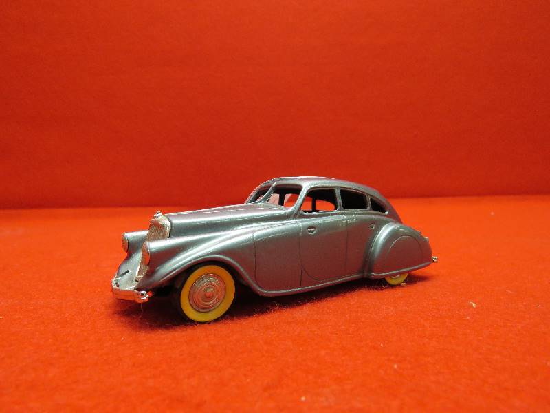 lot 95 image: Collectible Metal Car
