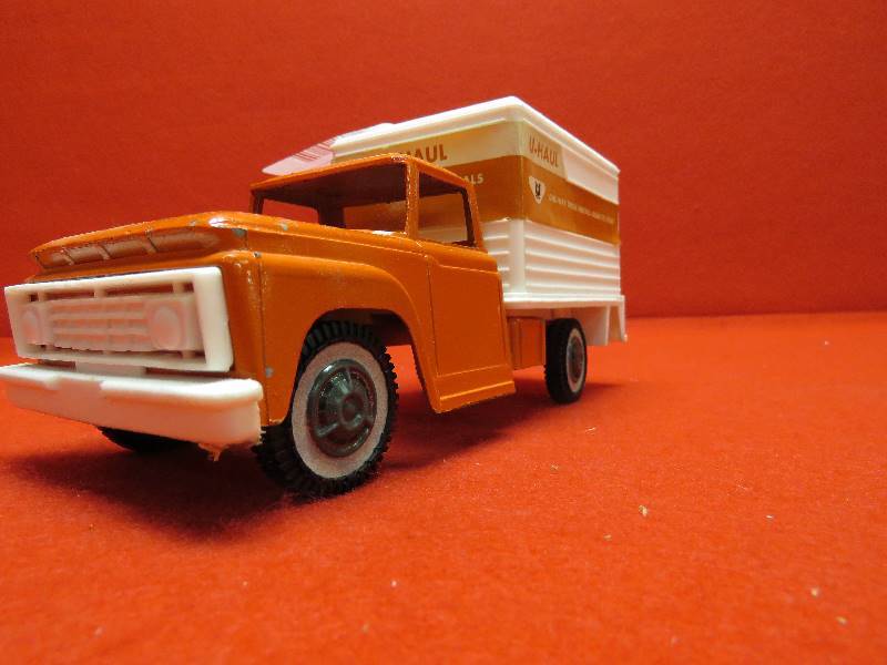 lot 96 image: Vintage Uhaul Truck