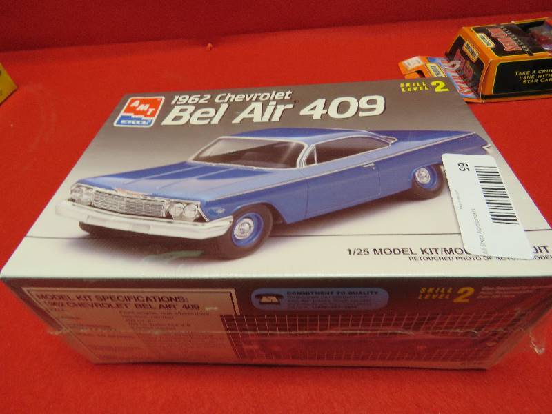 lot 99 image: Collectible Model Kit