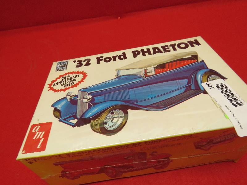 lot 100 image: Collectible Model Kit