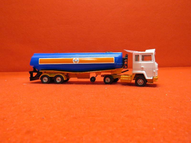 lot 104 image: Collectible Semi