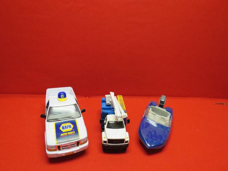 lot 117 image: Collectible Plastic Toys