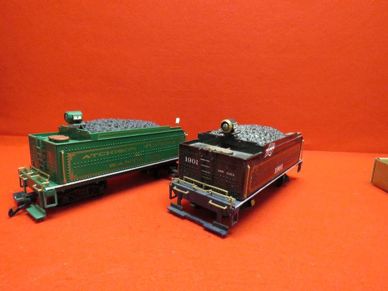 lot 140 image: Collectible Train Cars