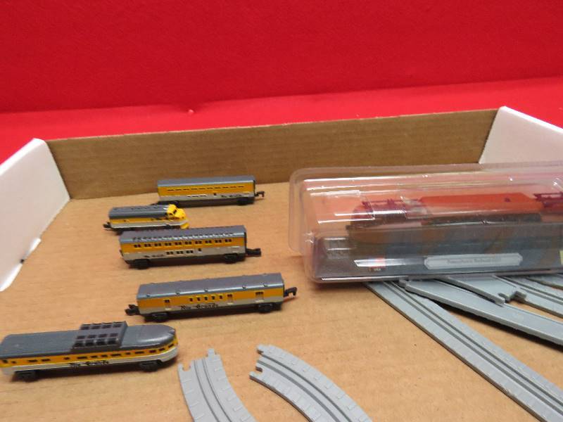 lot 146 image: Collectible Train Cars