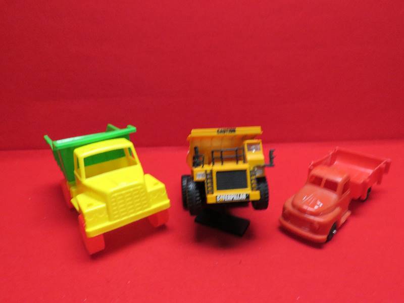 lot 150 image: Vintage Plastic Cars