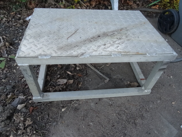 lot 257 image: Aluminum Step 24 X 16 X 12