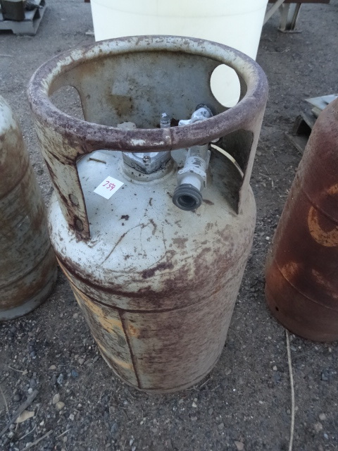 lot 259 image: Steel Fork Lift Propane Tank