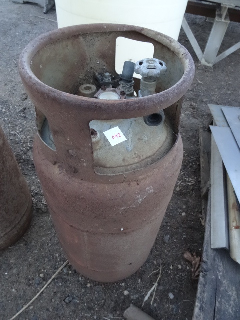 lot 260 image: Steel Fork Lift Propane Tank