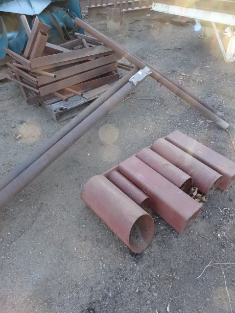 lot 266 image: Pile OF Misc Metal Brackets,