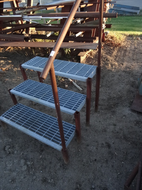 lot 267 image: Portable Stairs 39 X 32