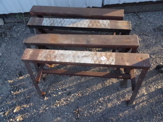 lot 282 image: 4 Metal Saw Horses 36 X 20