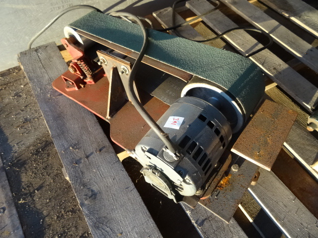 lot 291 image: Electric Belt Sander 4 X 23 110 Volt