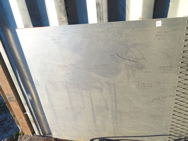 lot 292 image: Aluminum Plate 88 X 49 X 38