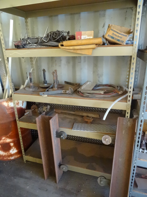 lot 297 image: Contents of Shelf Unit, No Shelf