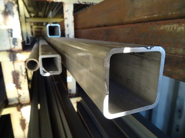lot 307 image: Pieces of Stainless. Square and Round Tube