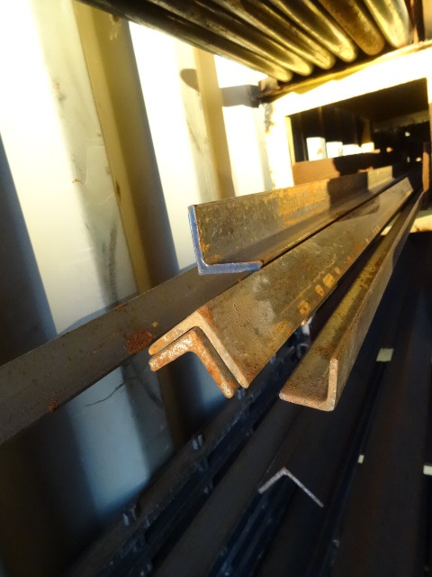 lot 313 image: Angle Iron Most Are 20