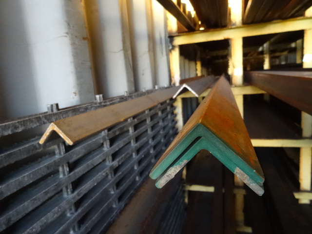 lot 314 image: Angle Iron 3 Pieces are 20