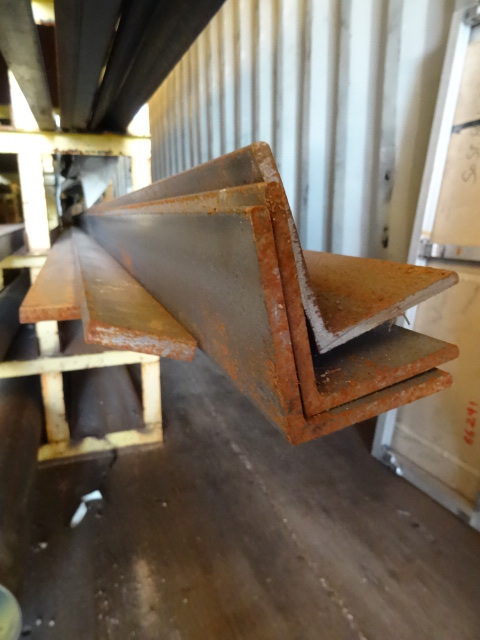 lot 319 image: Angle Iron and Flat Stock 20 Lengths