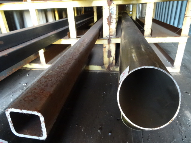 lot 324 image: Square and Round Steel Tube