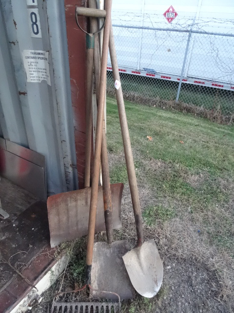 lot 327 image: Misc Shovels