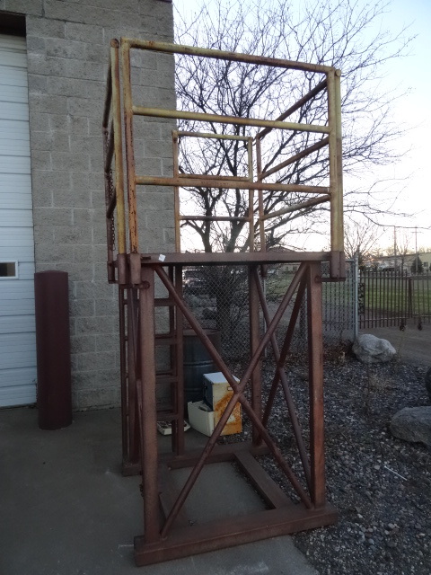 lot 331 image: Fork Lift Man Cage