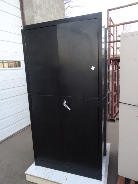 lot 334 image: 2 Door Cabinet 36 X 18 X 72 4 Shelves