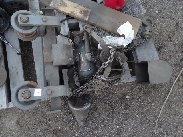 lot 336 image: Ingersoll Rand Air Powered Chain Hoist
