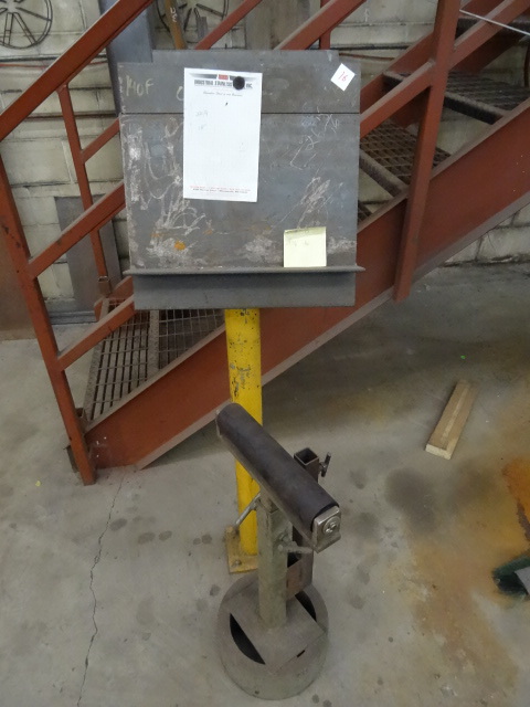lot 16 image: Adjustable Height Roller Stand.