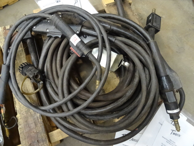 lot 18 image: Pile of Misc Mig Guns