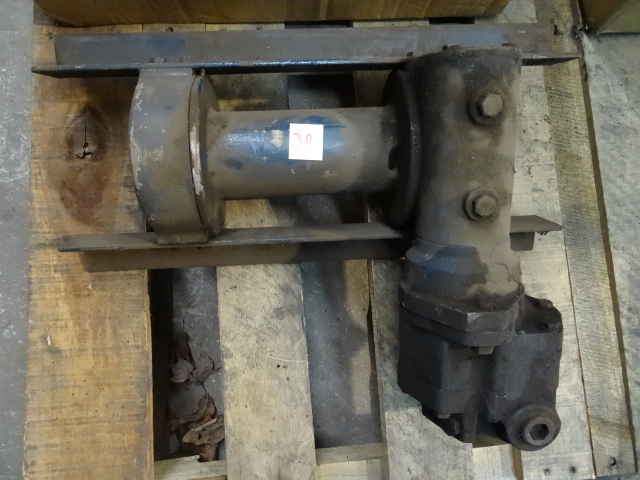 lot 30 image: Hydraulic Operated Winch