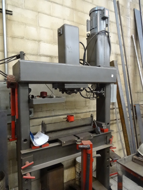 lot 32 image: Hydraulic Press. 35 TN Fabbed by Port-A-Weld.