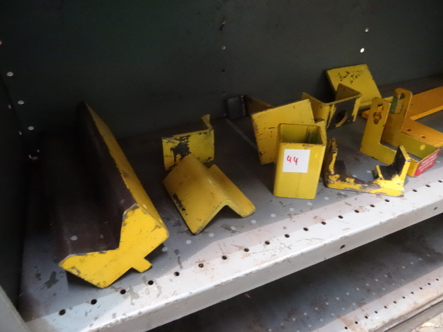lot 44 image: 1 Die And Misc Uni Hydro Parts