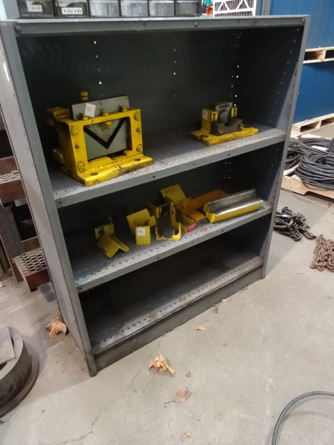 lot 45 image: Metal Cabinet No Contents