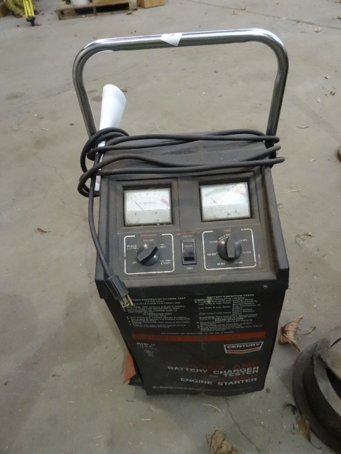 lot 46 image: Century 612 Volt Battery Charger