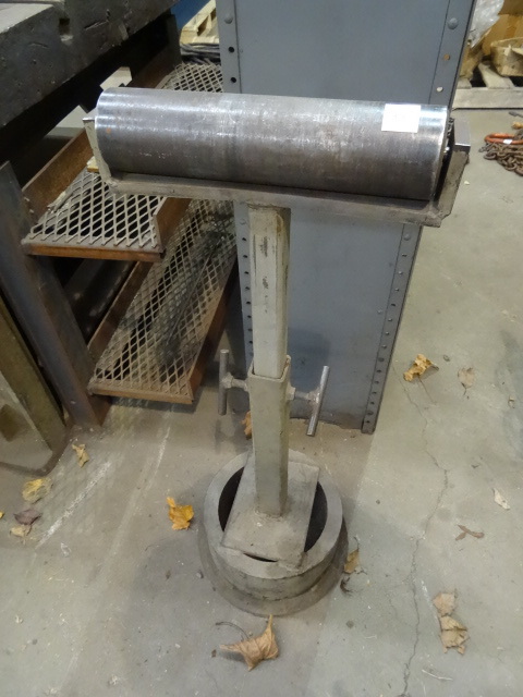 lot 47 image: Heavy Duty Adjustable Height Roller Stand