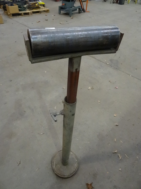 lot 48 image: Heavy Duty Adjustable Height Roller Stand
