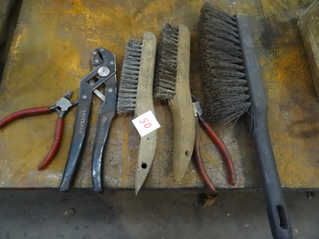 lot 50 image: Bench Brush, Wire Brushes,