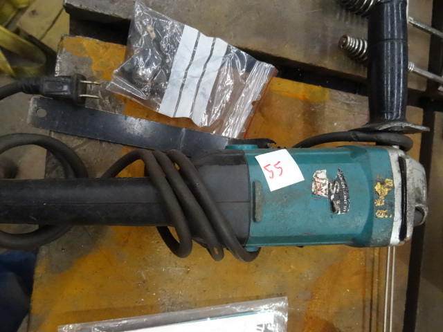 lot 55 image: Makita 5 Disc Grinder with wire Brush