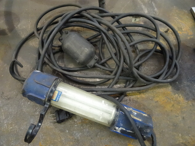 lot 61 image: ATD Fluorescent Shop Light