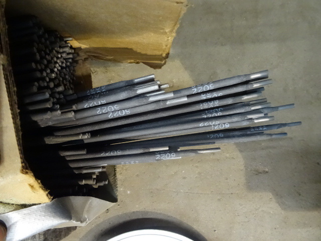 lot 88 image: 6022 Hobart Welding Rod 532