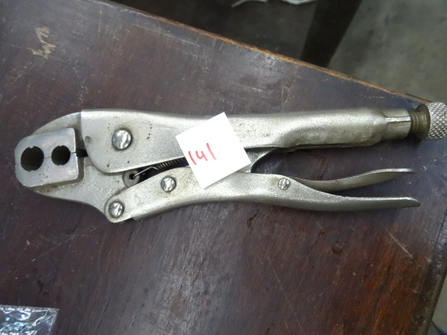 lot 141 image: Vise Grip Rod Clamp