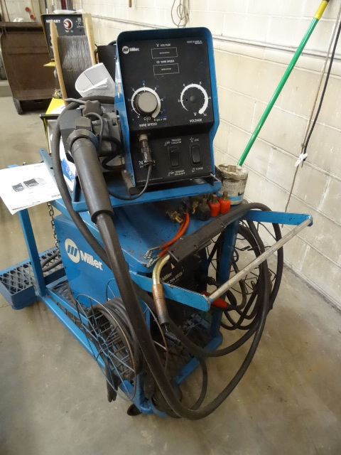 lot 182 image: Miller XMT 304 CCCV DC Inverter