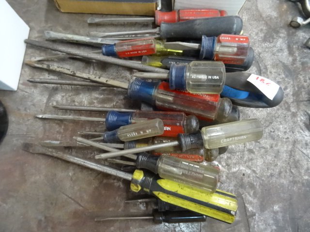 lot 186 image: Misc Screw Drivers