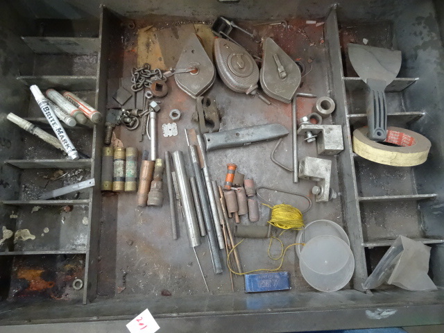 lot 201 image: Contents of Drawer,